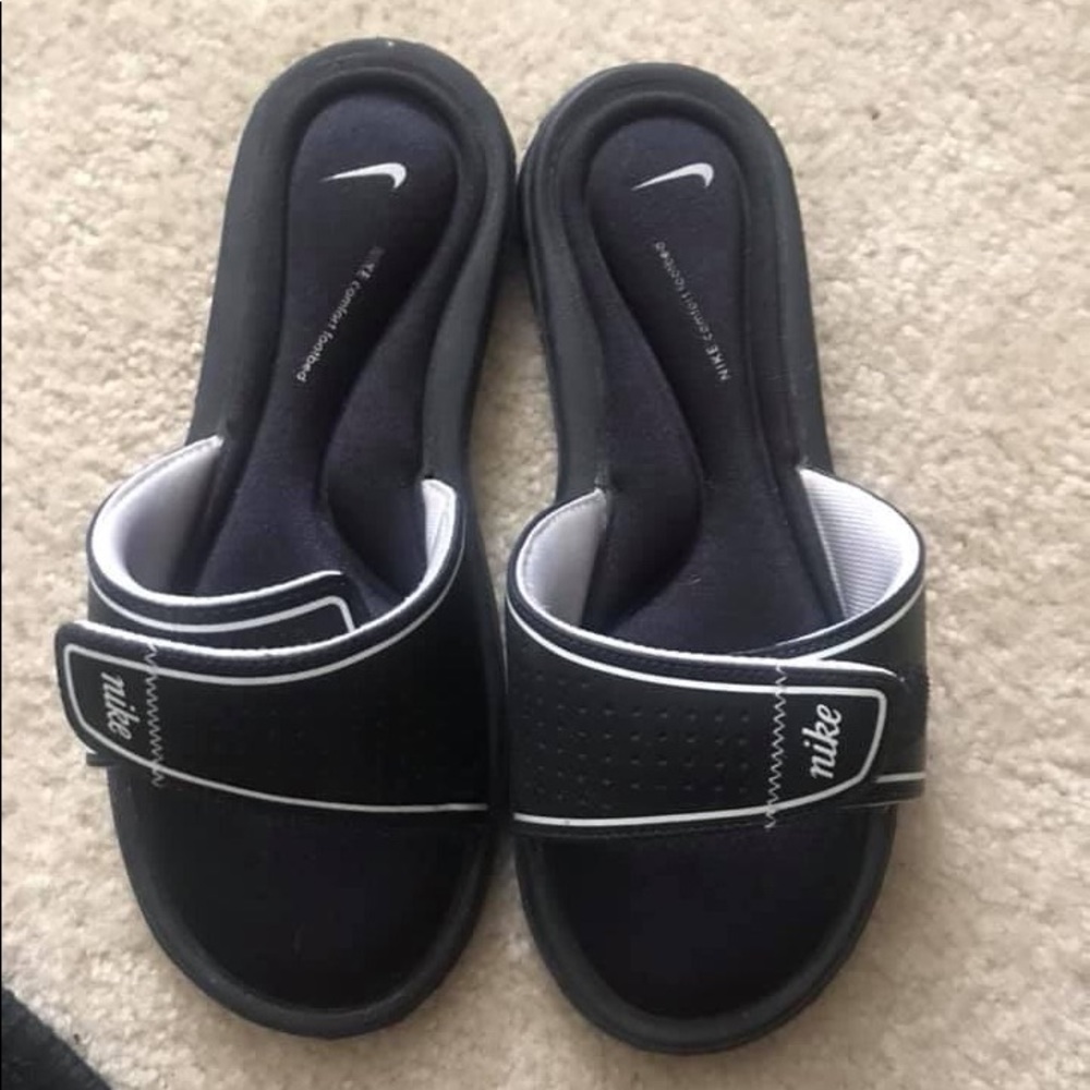 Size 8 Nike slides